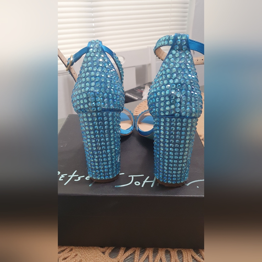heels - Picture 3 of 3